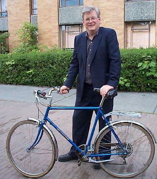 
 Jonathan Berry with bicycle Allegro. Photo by Lynn Stringer.